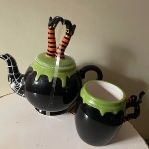 Halloween Witchy Black and Green Teapot with mug
